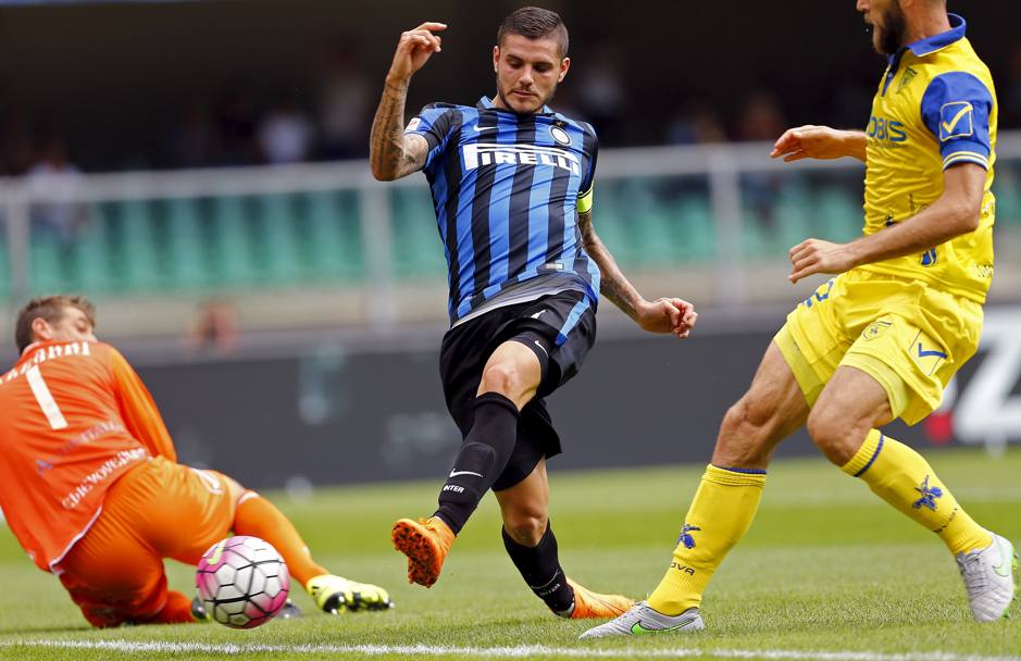 L&#39;Inter segna l&#39;1-0: Icardi al tiro. Reuters
